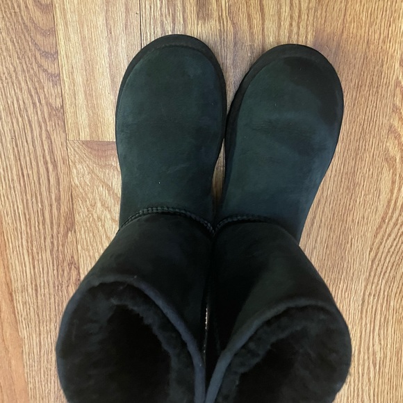 Classic UGG short boots - Picture 7 of 7